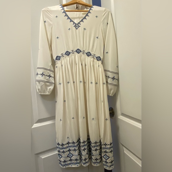 THOUSANDS LUXE Dresses & Skirts - 100% SILK Luxe Ivory and Blue Patterned Long Sleeve Dress